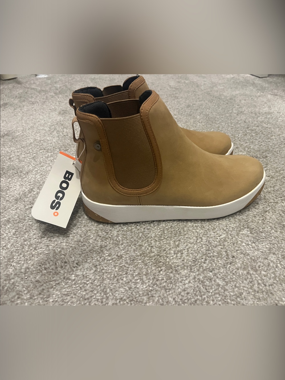 Bogs Women’s all weather Chelsea  boots- waterproof 7.5 in Tan with White Sole